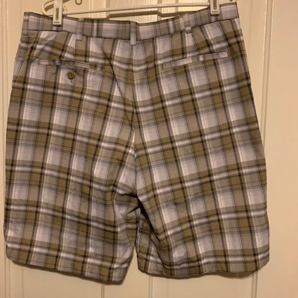 BEN HOGAN PERFORMANCE SIZE 36 BROWN PLAID GOLF SHORTS